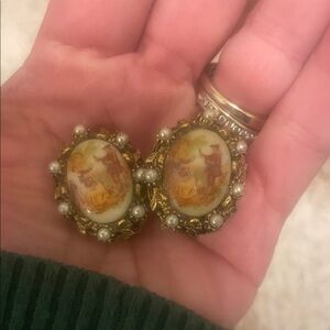 Source Unknown Gold-Tone Cameo Drop Earrings with Brown & Cream Scene
